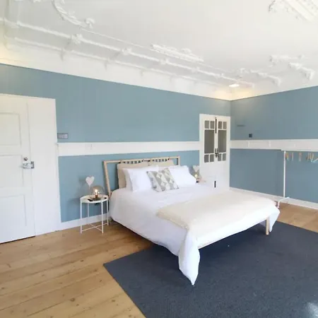 Lovely 1 Bedroom With Patio In Сasa de vacaciones Lisboa