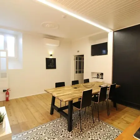 Сasa de vacaciones Lovely 1 Bedroom With Patio In *