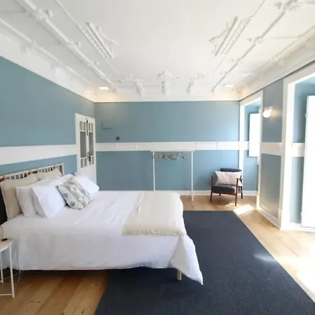 Lovely 1 Bedroom With Patio In Сasa de vacaciones Lisboa