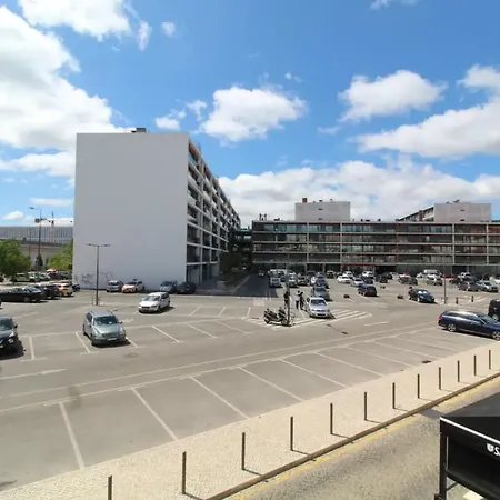Lovely 1 Bedroom With Patio In Сasa de vacaciones Lisboa