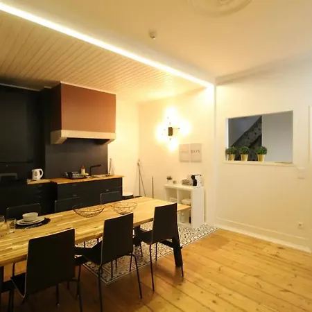 Lovely 1 Bedroom With Patio In Сasa de vacaciones Lisboa