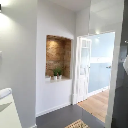 Сasa de vacaciones Lovely 1 Bedroom With Patio In