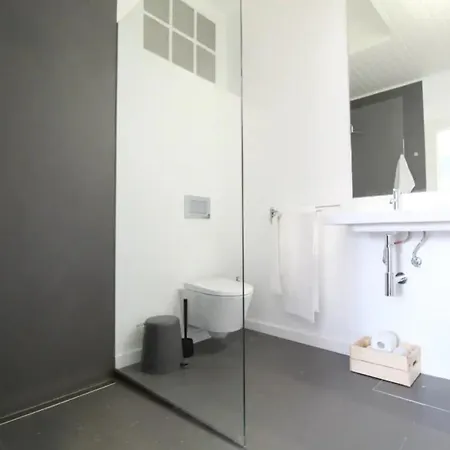 Lovely 1 Bedroom With Patio In *