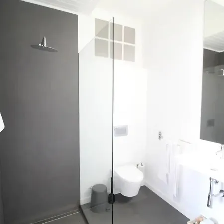Сasa de vacaciones Lovely 1 Bedroom With Patio In *